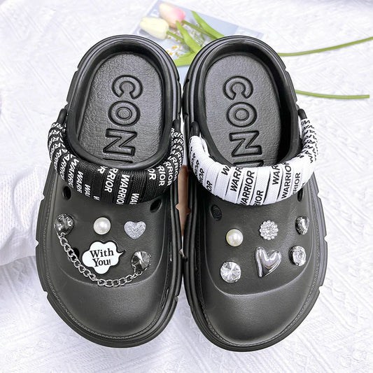 Black 'With You' Fashion Charms Sandale Clog Pantofi în aer liber Femei Papuci Talpa groasă Sandale de înaltă calitate